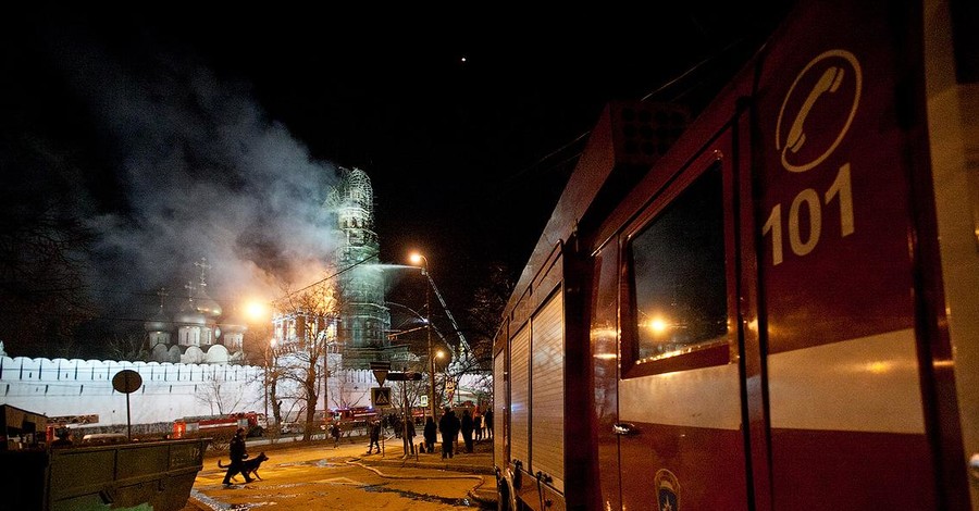Новодевичий монастырь в Москве горел несколько часов