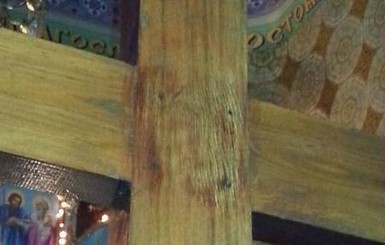 На Тернопольщине Лик Христа проявился на церковном кресте