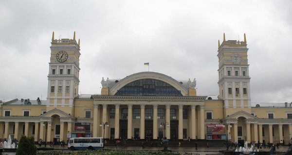 Соцсети: В Харькове заминирован ресторан на ЮЖД