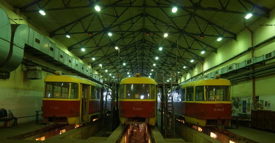 В Киеве еще год будут ездить на дряхлых трамваях
