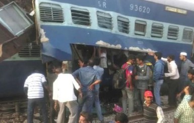 Жертвами сшедшего с рельсов поезда в Индии стали уже 30 человек