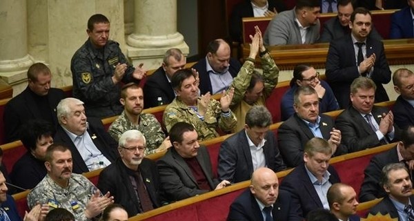 Депутаты вернутся на заседания Рады после двухнедельных каникул