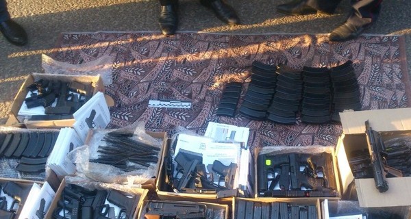 ГАИ: в Киев пытались провезти пистолеты и пулеметы