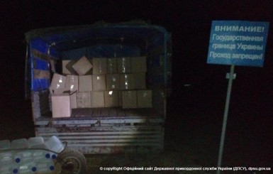 В Сумской области на границе с Россией найдены брошенные грузовики с 300 канистрами спирта