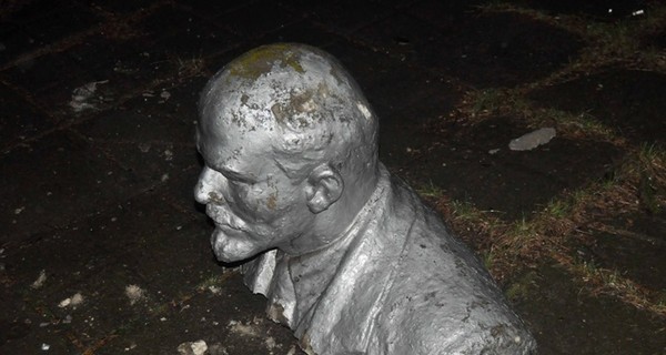 В Лубнах выставят на акцион памятник Ленину