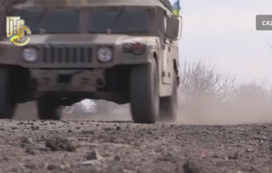 Появилось видео, как украинские военные проводили тест-драйв броневиков Hummer