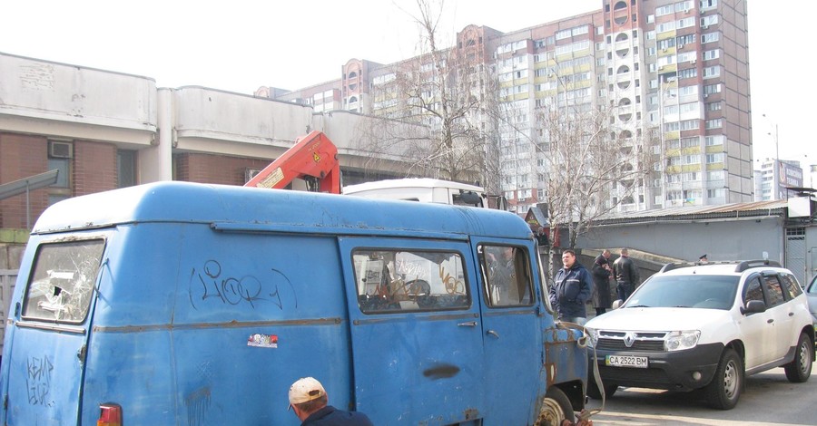 Киев очистят от брошенных авто с помощью Интернета