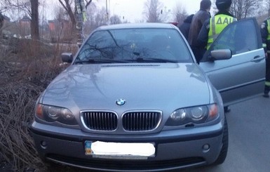 В Киеве гаишники задержали пьяного водителя на угнанном авто