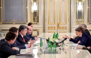 Порошенко обсудил введение миротворцев с заместителем Генсека ООН