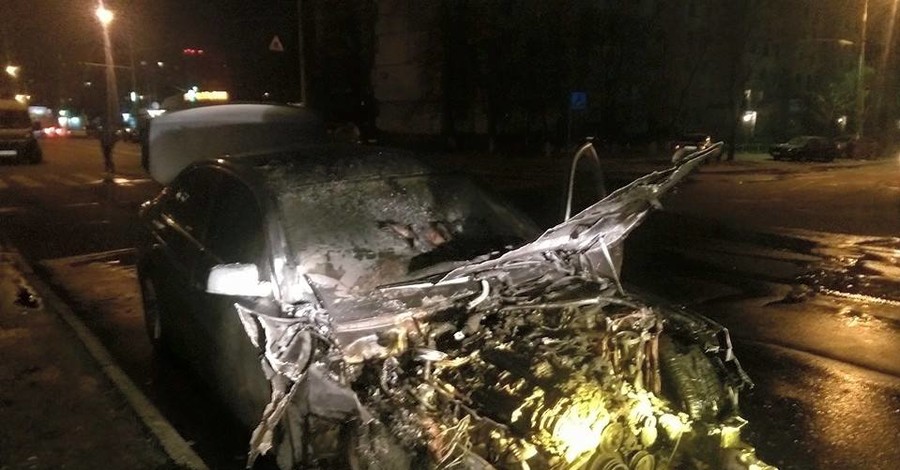 МВД Киева выясняет, кто поджег машину и.о. гендиректора 