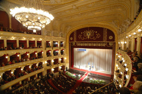 За билет в Оперный богачи отдавали по 12 тысяч гривен 