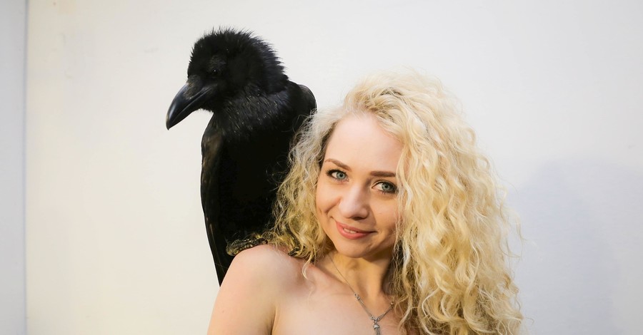 Анастасия Иванова воспользовалась услугами черного ворона