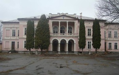На Львовщине горел дворец XIX века