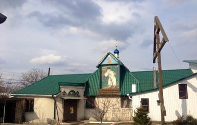 Киевский суд избрал временную меру пресечения священнику, который раскопал могилу жены
