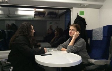Первая леди прокатилась в скоростном поезде из Харькова