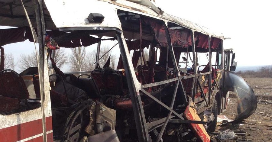 МВД: Подорвавшийся на мине автобус у Артемовска обстреляли из минометов 