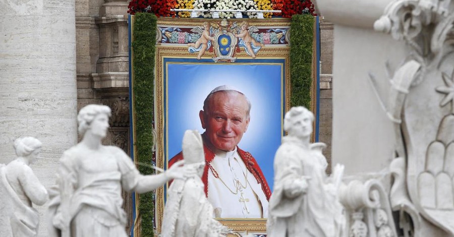 В Тернополь привезли мощи Иоанна Павла II