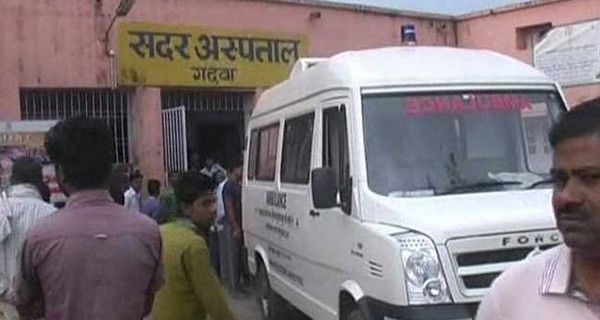 В Индии пассажирский автобус свалился в пропасть