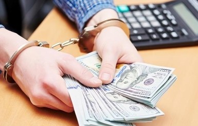 СБУ задержала чиновников-взяточников на горячем: делили взятку в 100 тысяч гривен