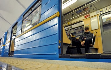 В Киеве около метро задержали мужчину с гранатой