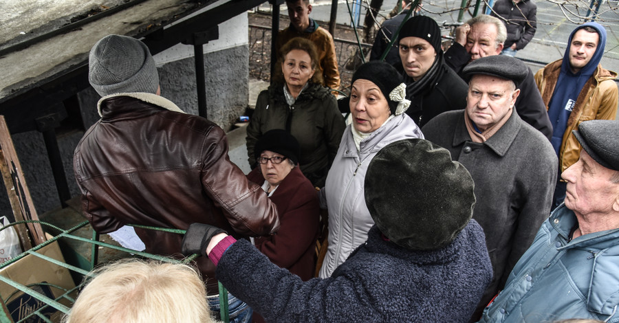 В ОВИРах одесситы дежурят по ночам и устраивают перекличку