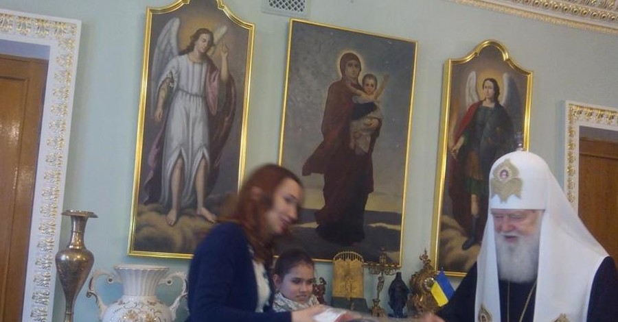 Патриарх Филарет наградил медалью 8-летнего волонтера из Полтавщины