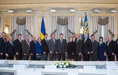 Порошенко обсудил с американскими конгрессменами санкции против России