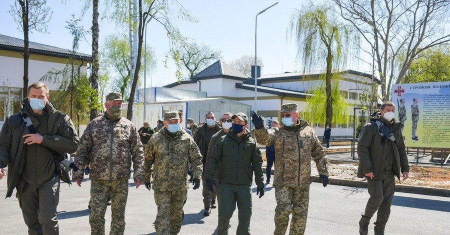 Зеленскому на Закарпатье показали, как строят военный городок