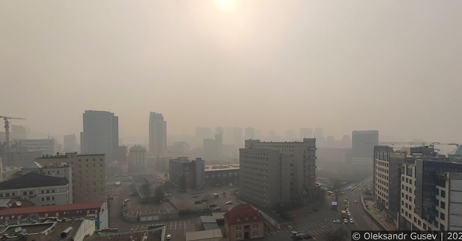 Киев в дыму: из-за пожаров и ветров в столице сильно загрязнен воздух