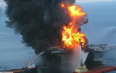 Пожар на нефтяной платформе в Мексике унес жизни четырех человек