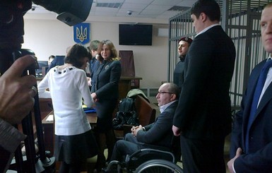 Суд по делу Кернеса перенесли в Полтаву, но мэра Харькова здесь пока не ждут