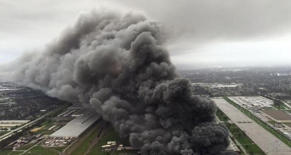 Очевидцы о пожаре на заводе в США: 
