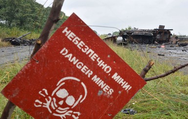 В Донбассе на мине подорвался еще один автомобиль с военными, есть жертвы