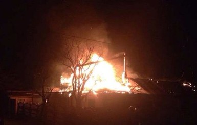 В Донецке под вечер возобновилась стрельба, горит дом