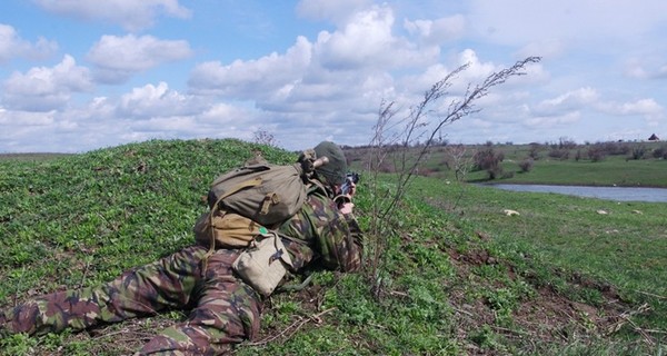 Украинских военных обстреляли из  стрелкового оружия 