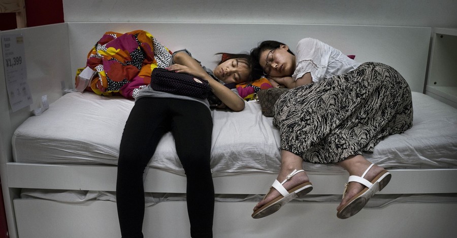 Пекинская IKEA запретила посетителям спать в магазине