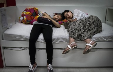 Пекинская IKEA запретила посетителям спать в магазине
