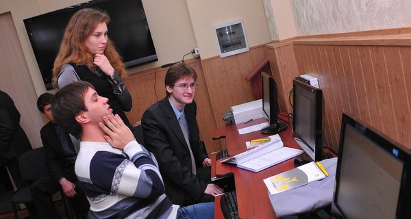 Учитель полтавской школы развращал учеников через соцсети