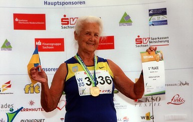 Мировой рекорд по бегу установила украинка в 88 лет