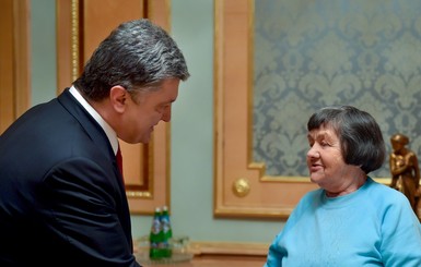Порошенко встретился с мамой Надежды Савченко