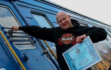 Львовский педиатр зубами протянул два вагона поезда весом 100 тонн