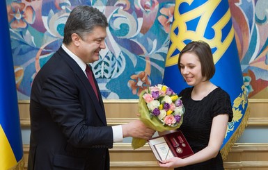 Порошенко наградил шахматистку Марию Музычук орденом 