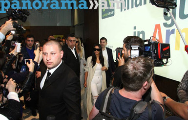 Ким Кардашьян прилетела в Армению с новой прической