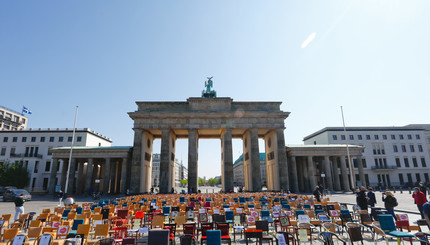 Пустые стулья в Берлине