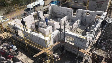 В Мерефе начали строить новый дом для многодетной семьи