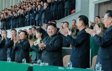 Жена Ким Чен Ына живая и невредимая появилась на публике