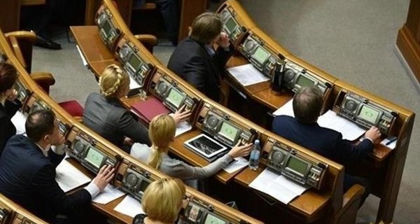 Нардеп: депутатам подняли зарплату до 17,5 тысяч гривен