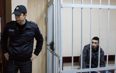 Суд продлил арест известного активиста Топаза