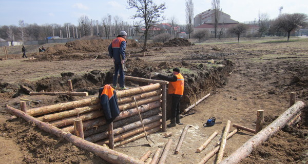 В Харькове роют окопы на окружной