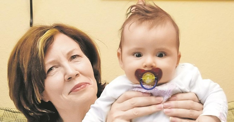 65-летняя немка родит четверню от украинца